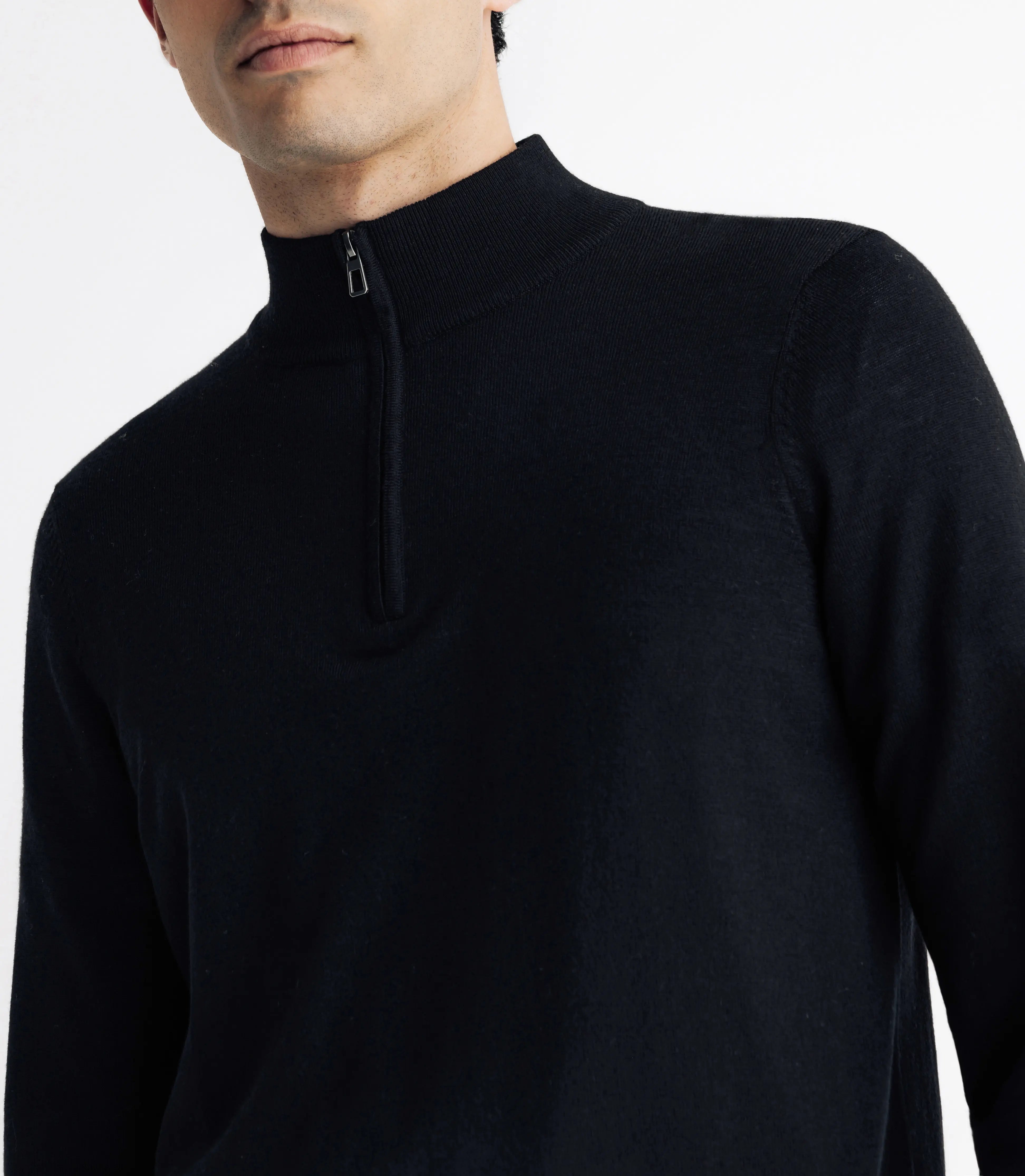 Pull en laine mérinos avec demi zip noir - IZAC