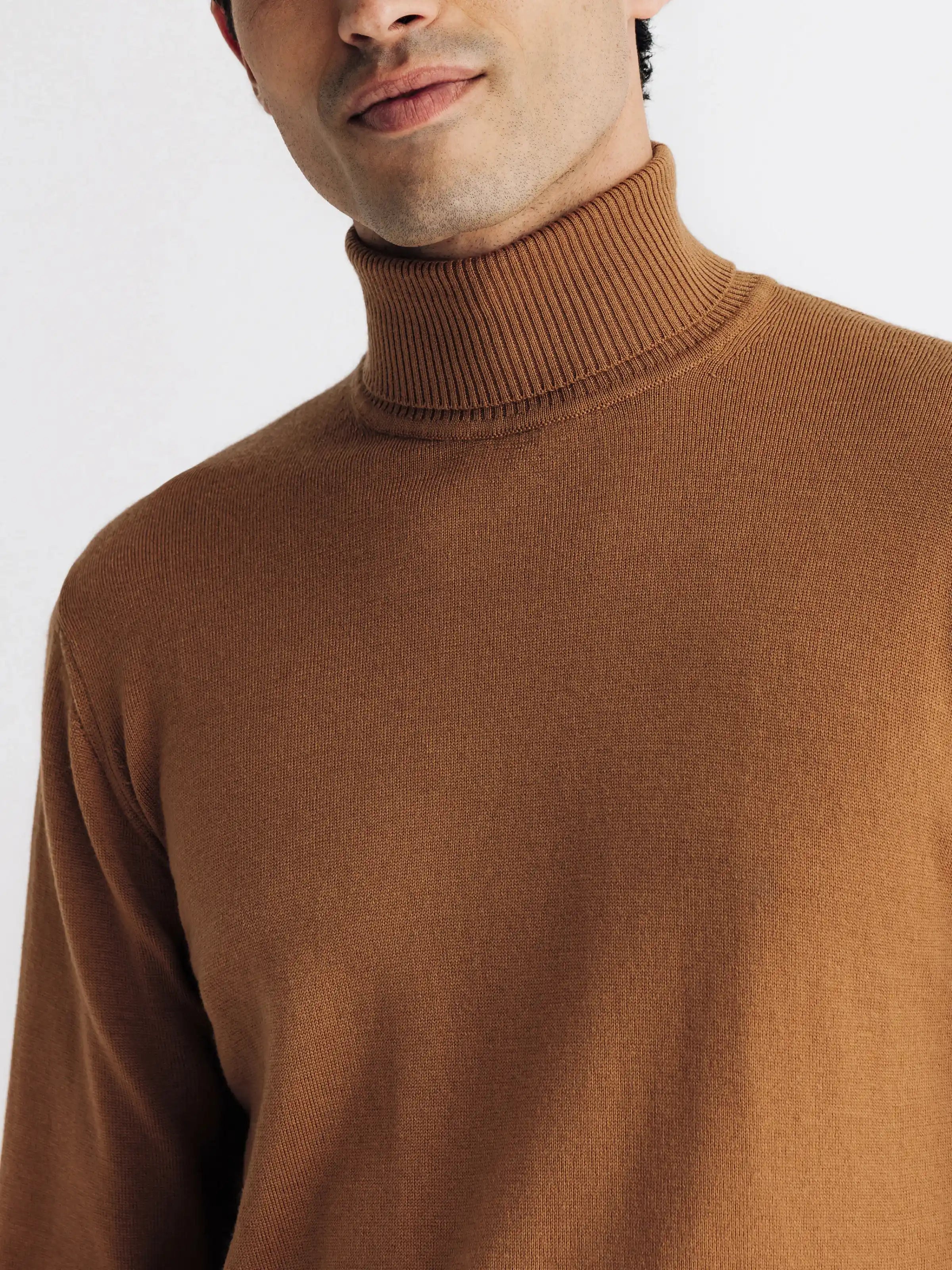 Pull col roulé camel - IZAC