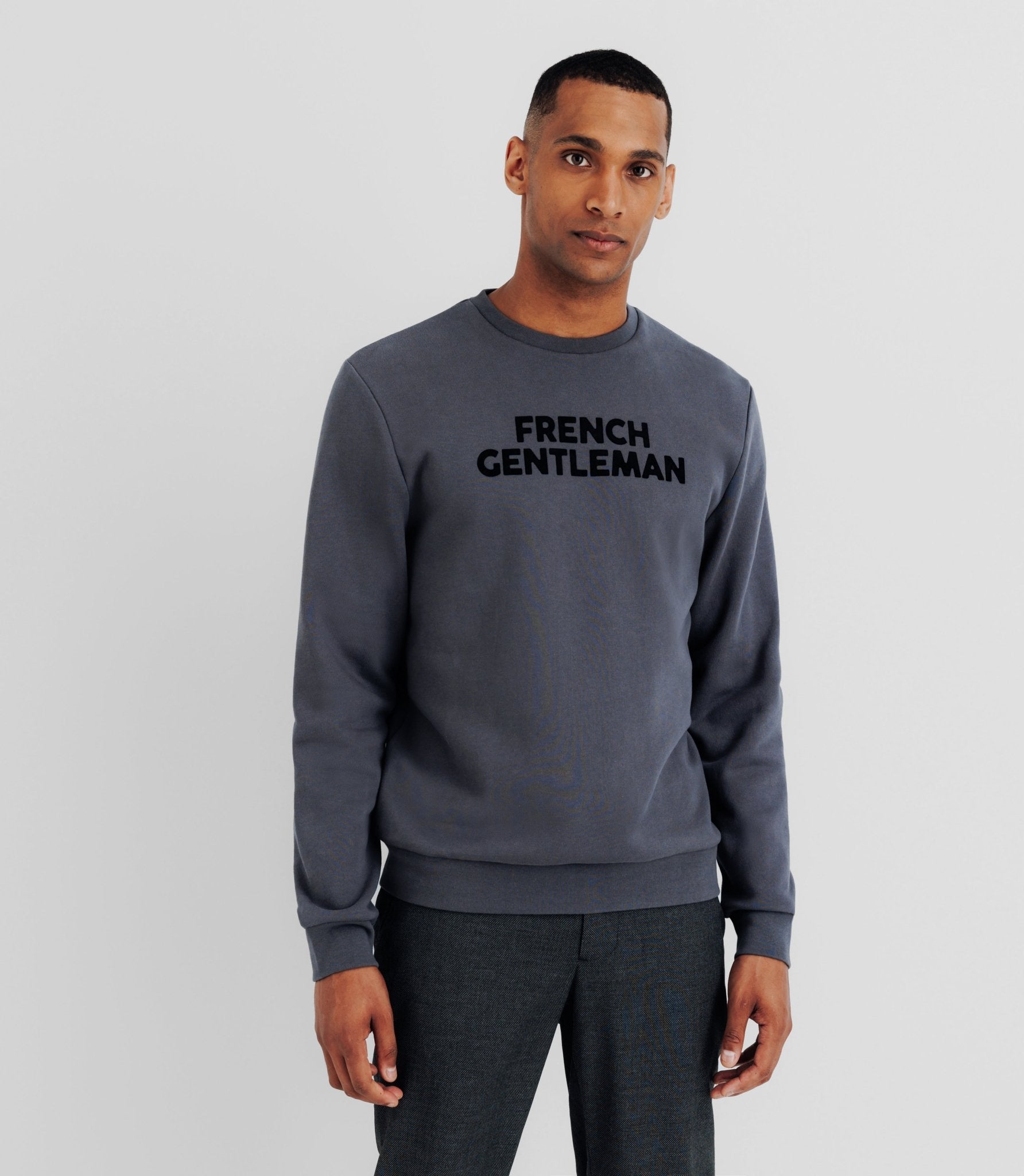 Pull sweat avec broderie anthracite - IZAC