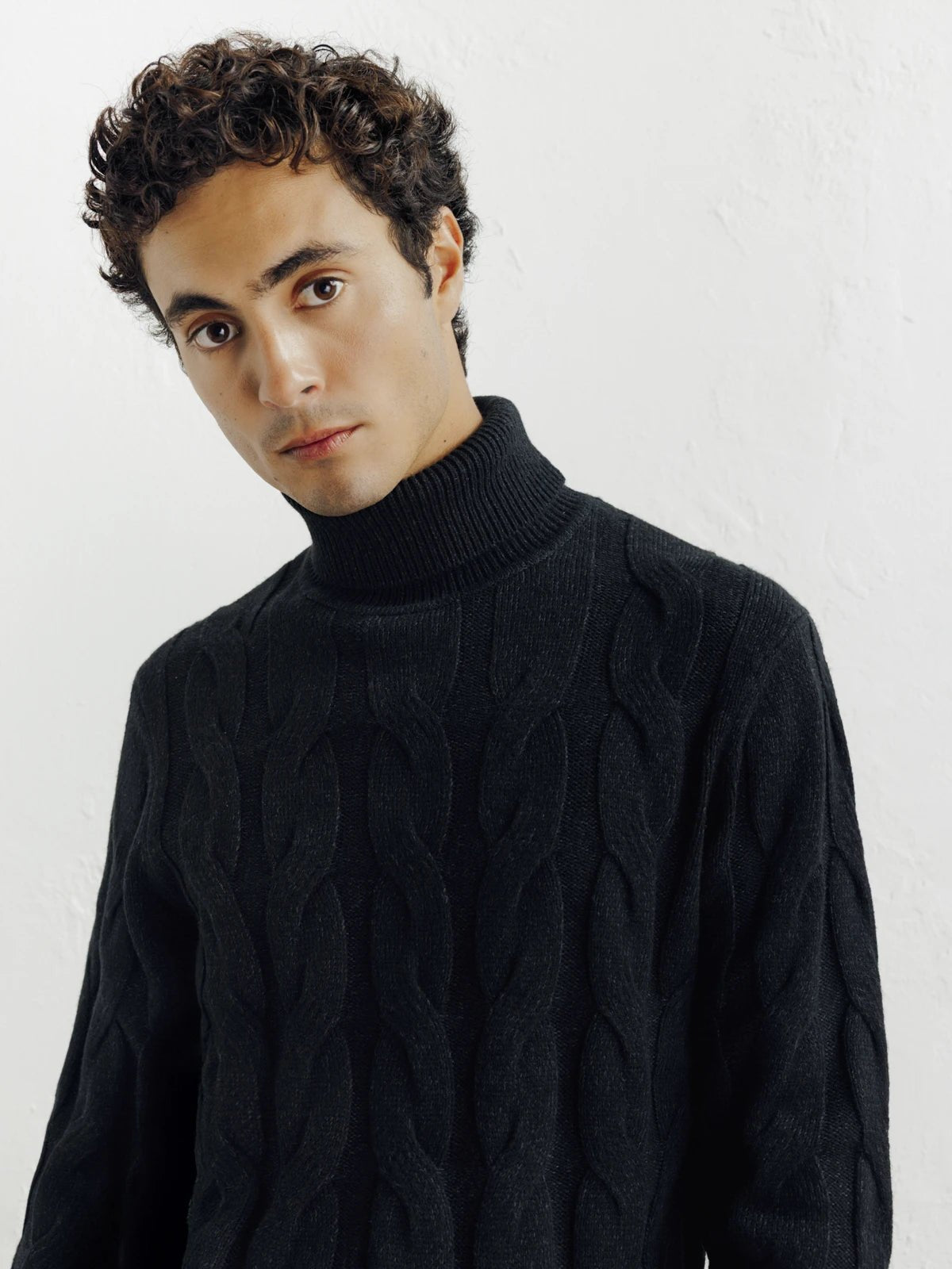 Pull col roulé torsadé noir - IZAC