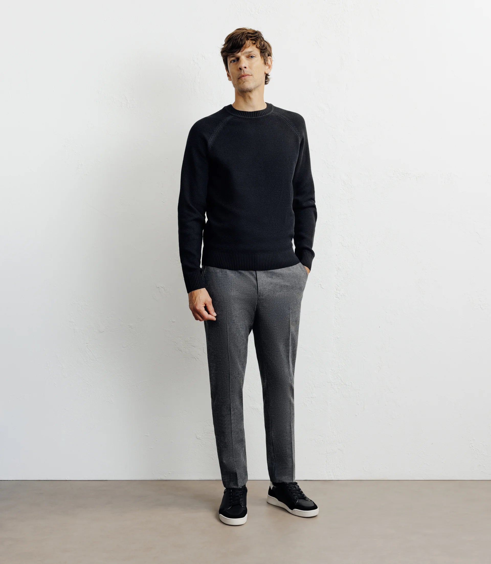 Pull col rond jeux de points noir - IZAC