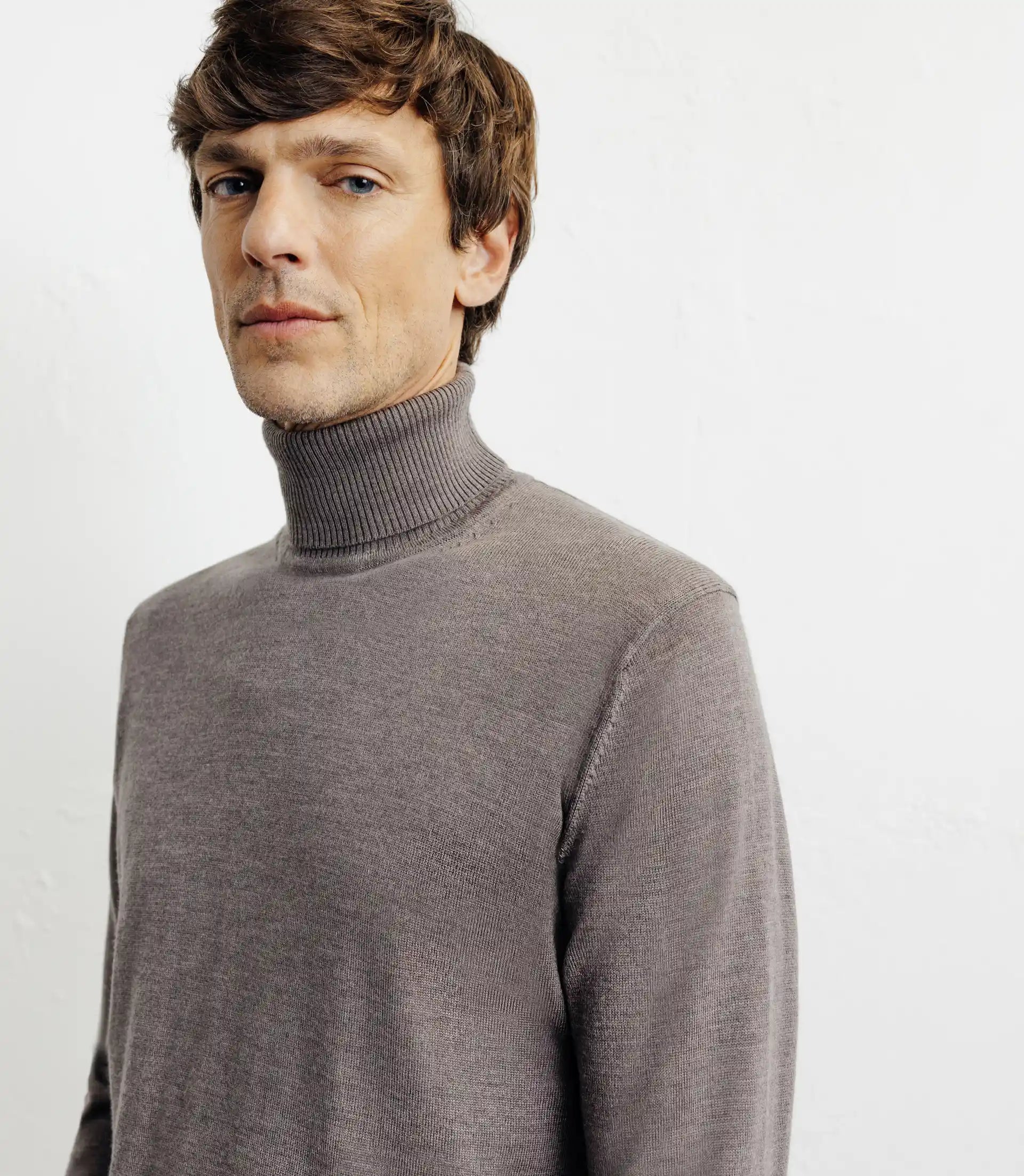 Pull col roulé châtain - IZAC