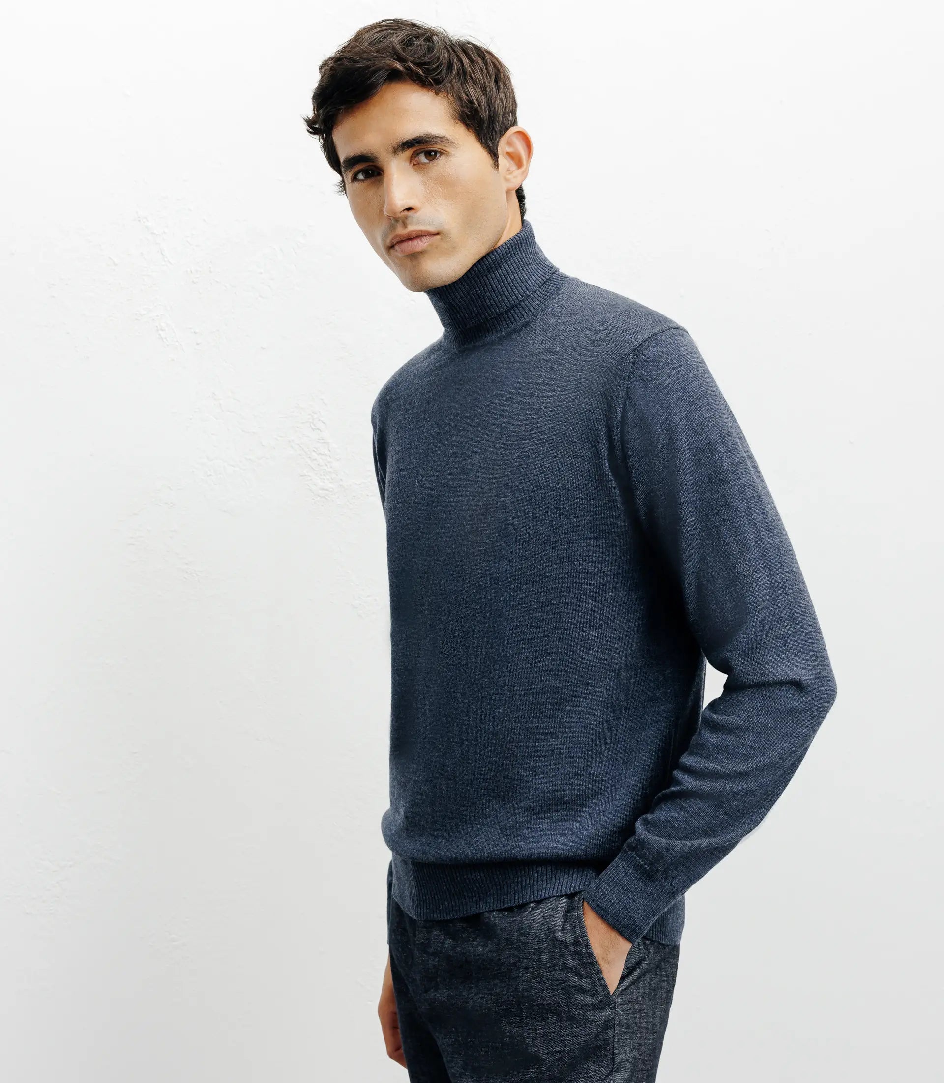 Pull col roulé indigo - IZAC