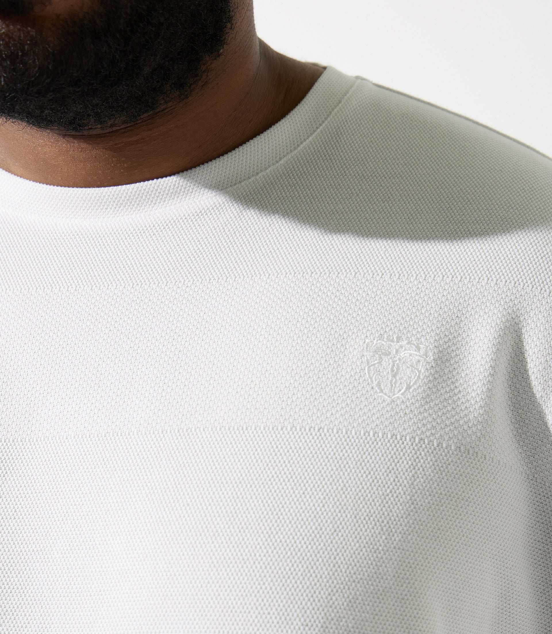 T-shirt uni avec logo brodé écru GIOVANYBT - IZAC