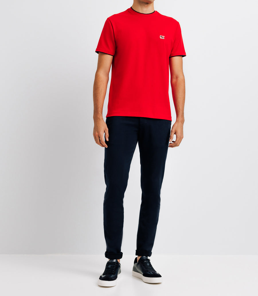 T-shirt avec patch capsule rouge