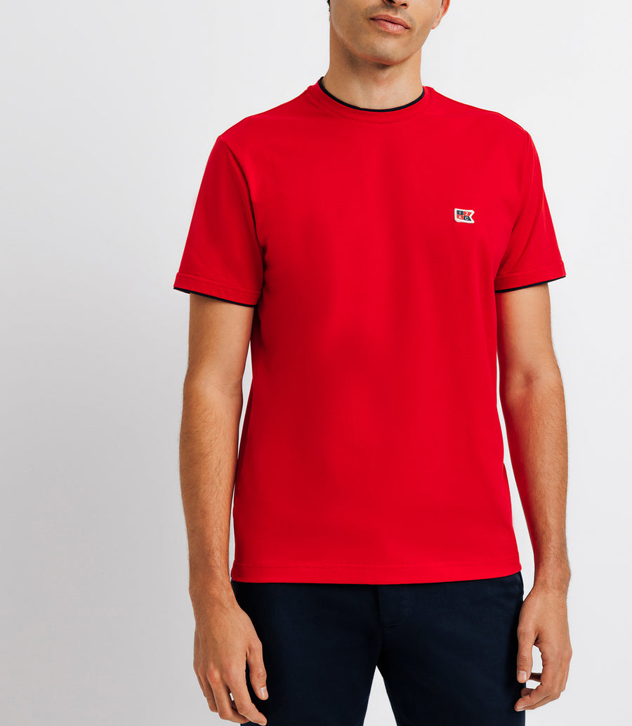 T-shirt avec patch capsule rouge