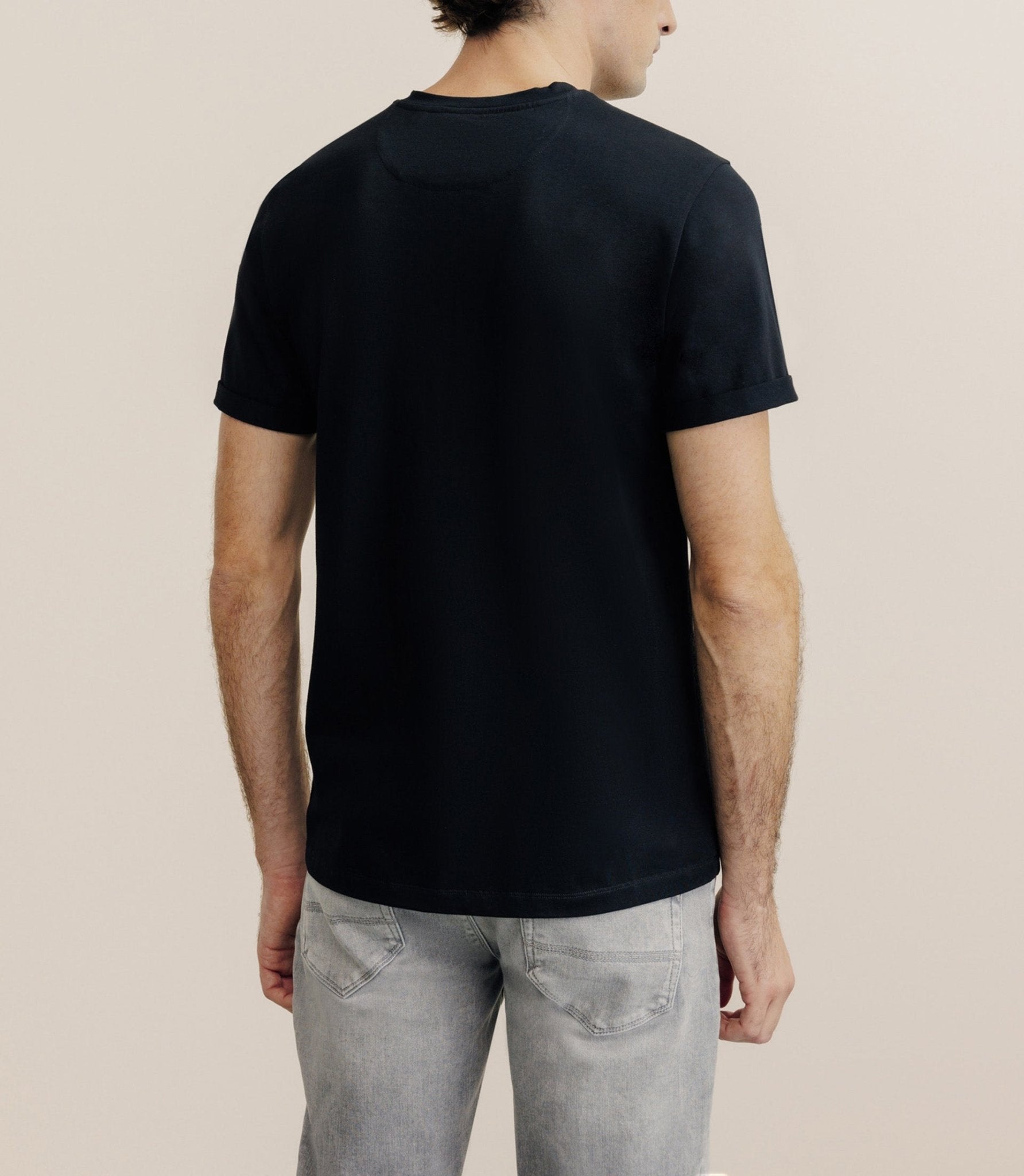 T-shirt col V noir - IZAC