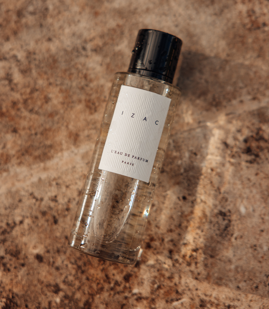 L'eau de parfum IZAC